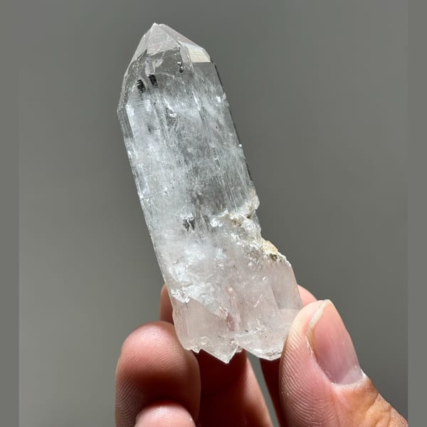 Etched-Tip Quartz Xuebaoding 6.9 cm — detail view
