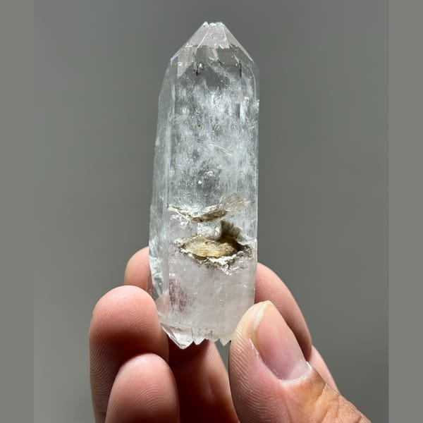 Etched-Tip Quartz Xuebaoding 6.9 cm — detail view
