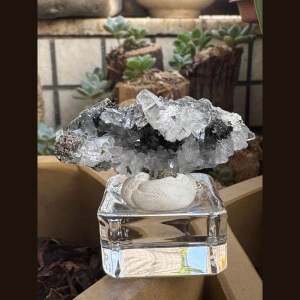 One-of-a-kind quartz crystal specimen, photo 4 of 6