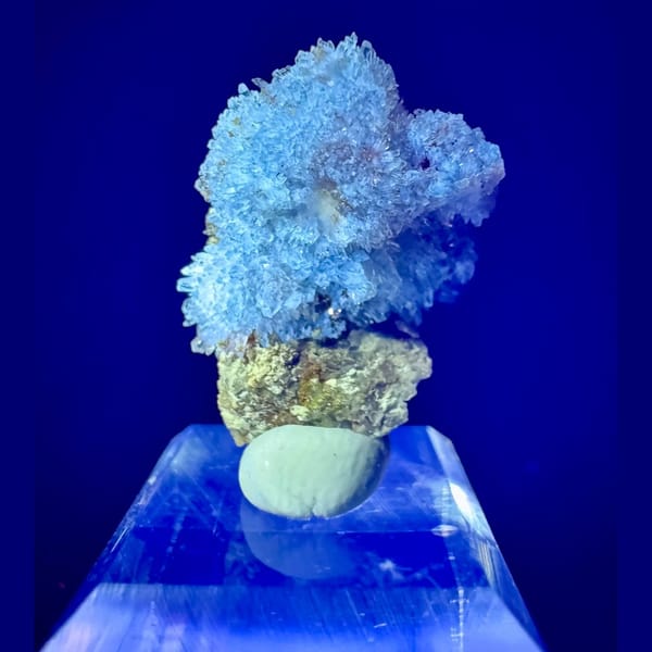 Cream creedite crystal cluster, natural mineral for display, photo 5 of 5