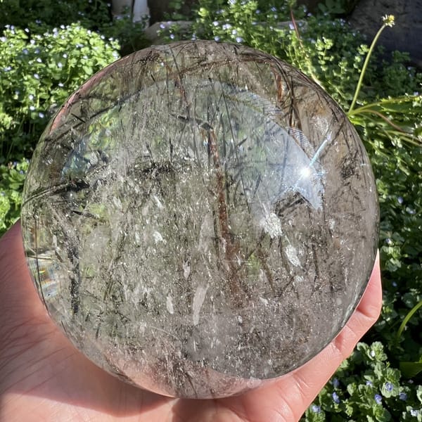 Shaded view of the sphere showing olive and amber mica tones