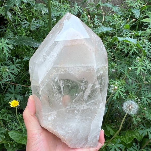 Side face showing clear quartz below a frosted phantom cap