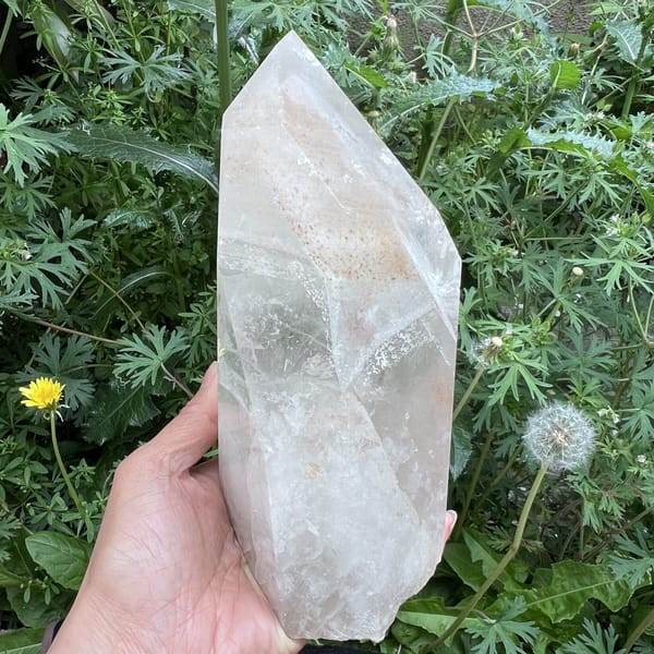 Slim profile of the point showing phantom edge and rough base