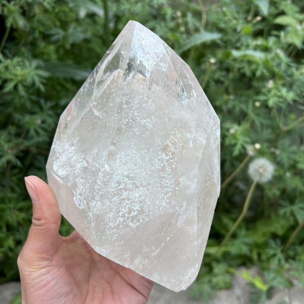 Narrow face with clear quartz and white phantom specks