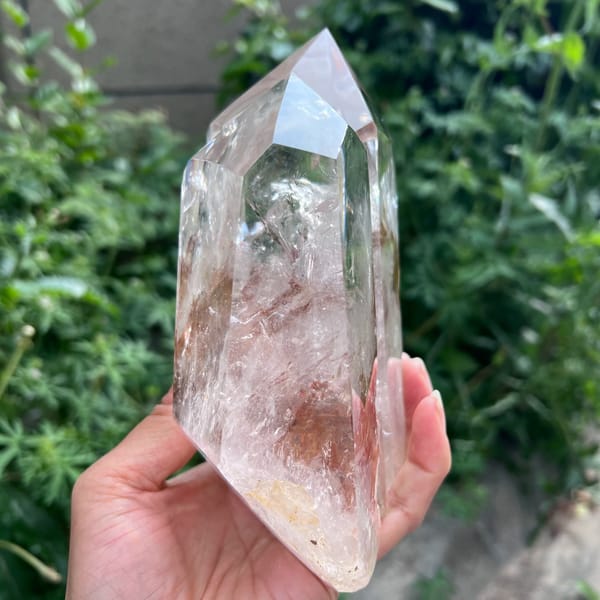 Narrow side of the double point showing one tip and pink-tinted quartz
