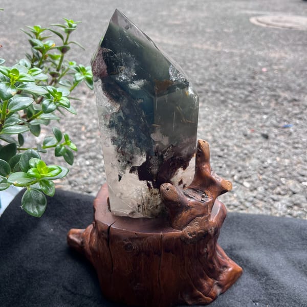 Side view on the wooden stand showing dark green phantom layers near the point
