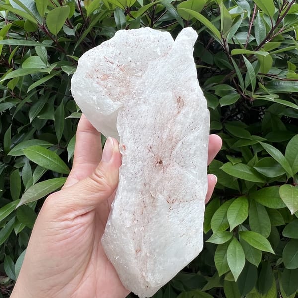 Reverse side with light reddish iron staining on the white quartz