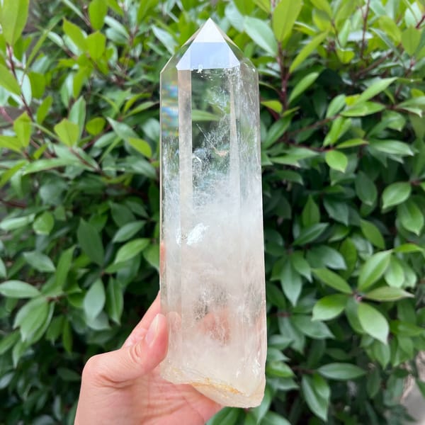 Narrow face of the tower with clear quartz and wispy inclusions