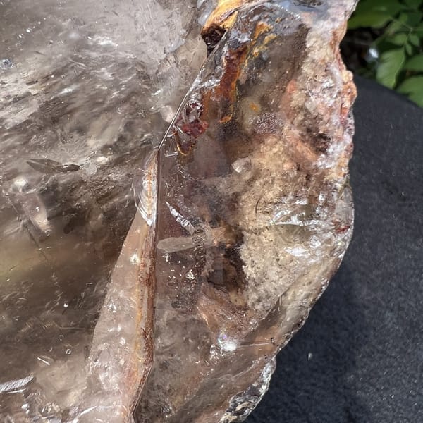 Close-up of the tip with phantoms and crystal-in-crystal growths