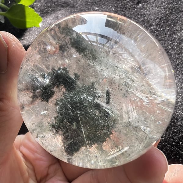 Sphere showing green phantom with fine needles crossing it