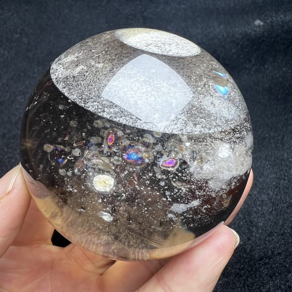 Smoky sphere with white phantom cap and colourful rainbow spots