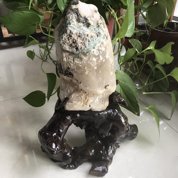 Angled view of the blue tourmaline cap above the white quartz crystal