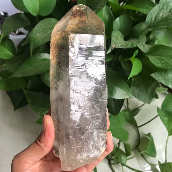 Striated prism face and phantom tip of the Brazilian point in daylight