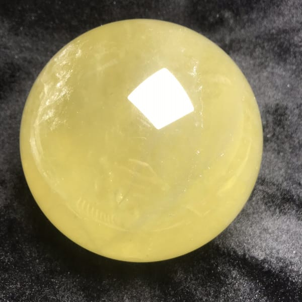 Even lemon yellow citrine with faint inner veils