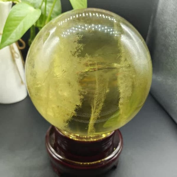 Clear yellow citrine with a vertical white cloud inside
