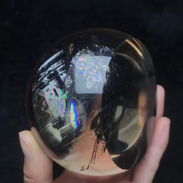 Side profile of the half sphere showing its flat base edge
