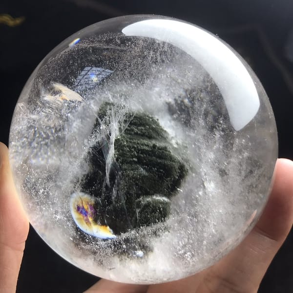 Sphere on a dark background showing the green phantom and a golden rainbow