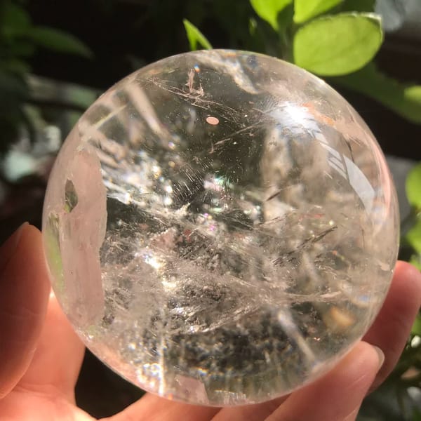 Side view with a pale vertical veil and silvery inclusions across the centre