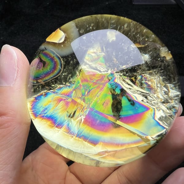 T-shaped rainbow with crackled veils near the top of the ball