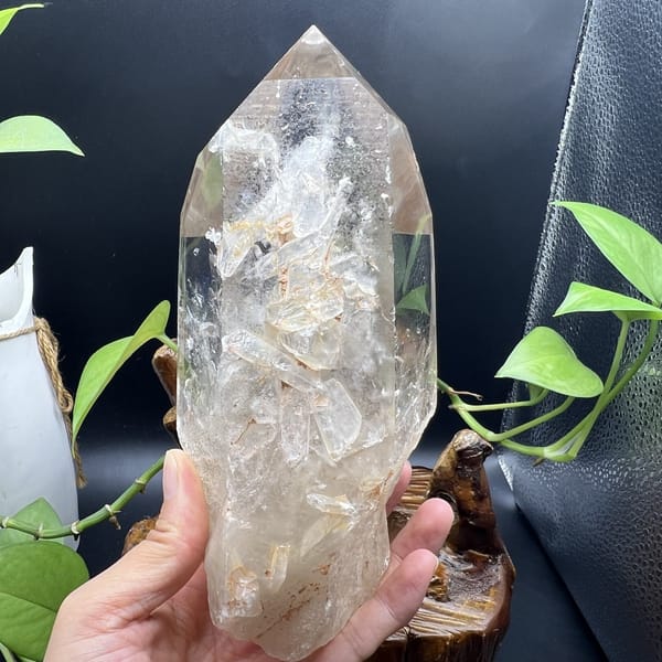 Included crystals packed through the body of the clear point