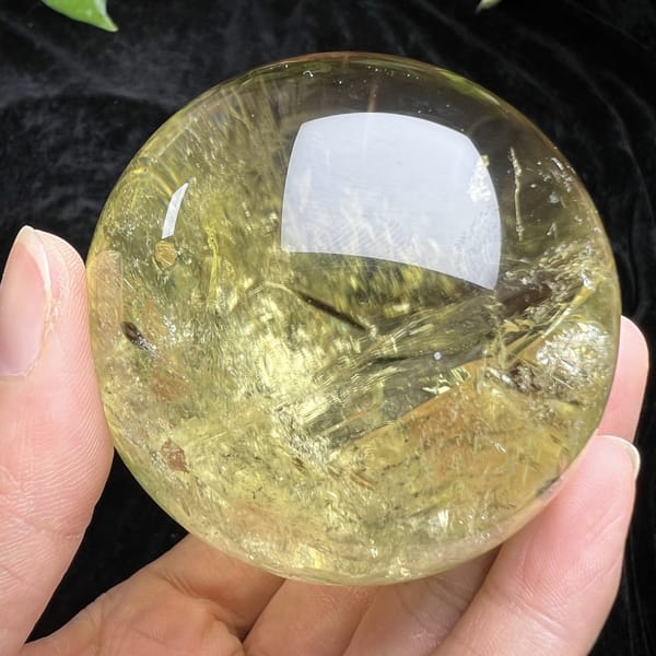 Light yellow citrine side showing feathers and veils without colour