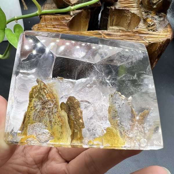 Mountain-shaped inclusions in front of a carved wooden root ornament