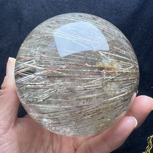 Horizontal needles crossing the sphere in fine layered bands