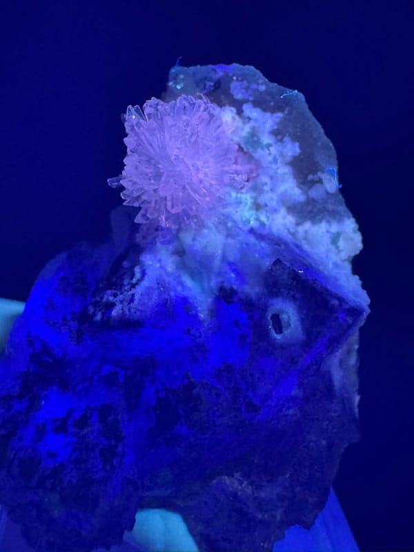 Creedite from Qinglong Co., Guizhou, China, individual mineral specimen view 1