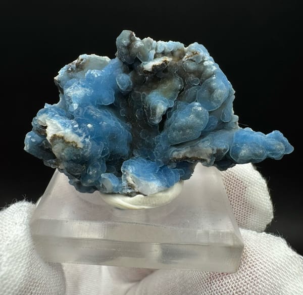 Plumbogummite from Guangxi, China, individual mineral specimen view 1