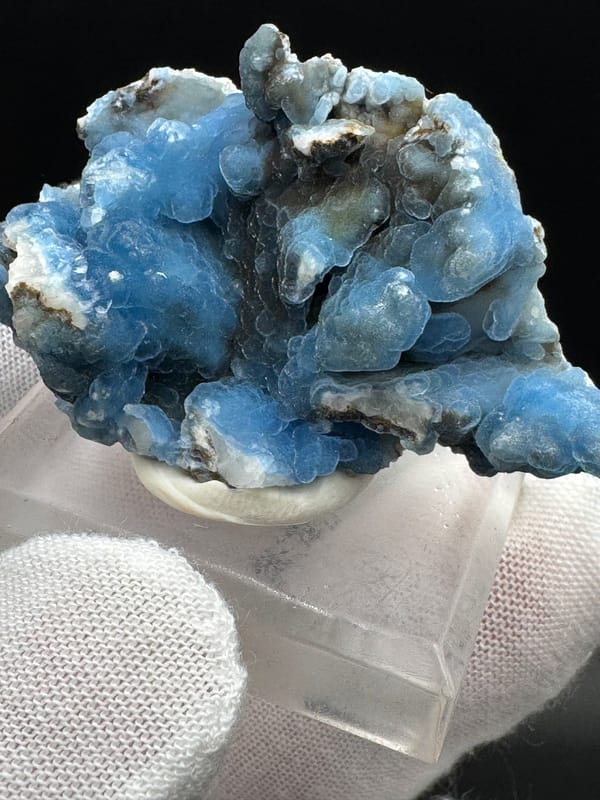 Plumbogummite from Guangxi, China, individual mineral specimen view 2