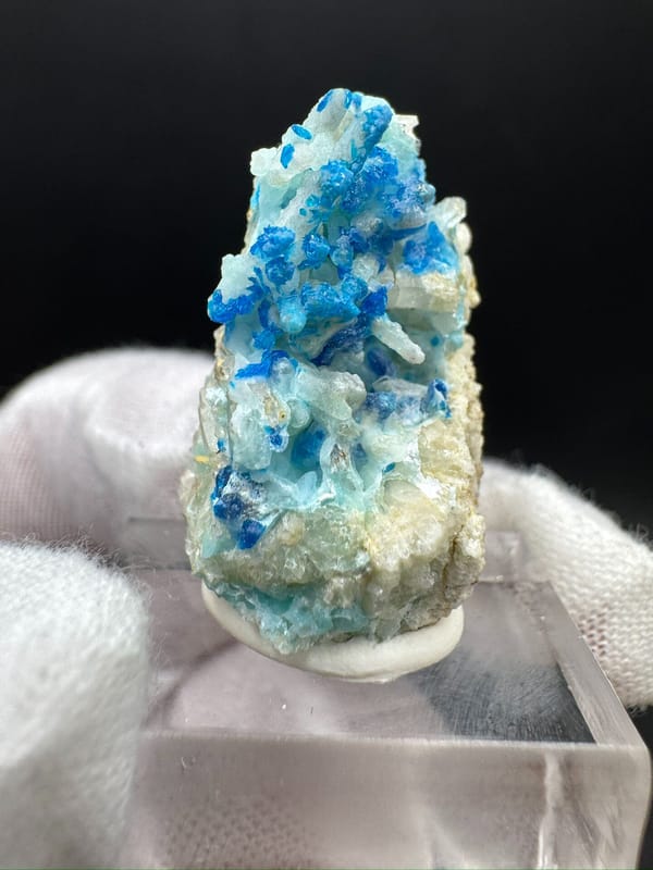 Blue Veszelyite with Hemimorphite and Quartz