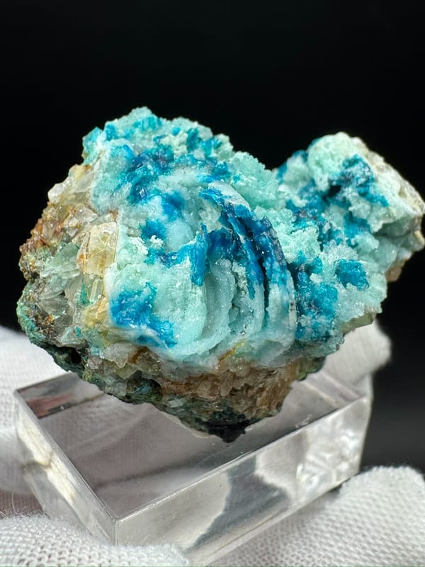 Hemimorphite from Yunnan, China, individual mineral specimen view 2