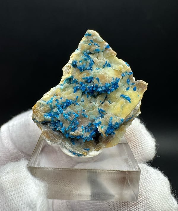 Veszelyite from Yunnan, China, individual mineral specimen view 1