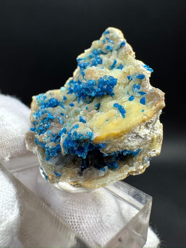 Veszelyite from Yunnan, China, individual mineral specimen view 7
