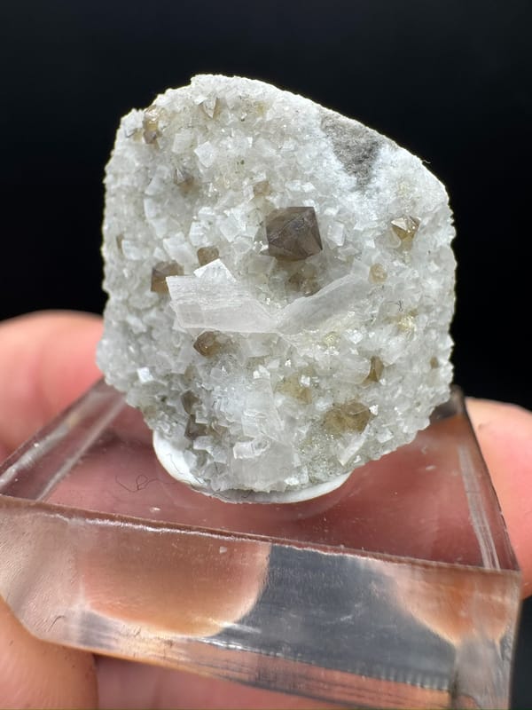 Scheelite from Yaogangxian Mine, Yizhang Co., Hunan, China, individual mineral specimen view 1