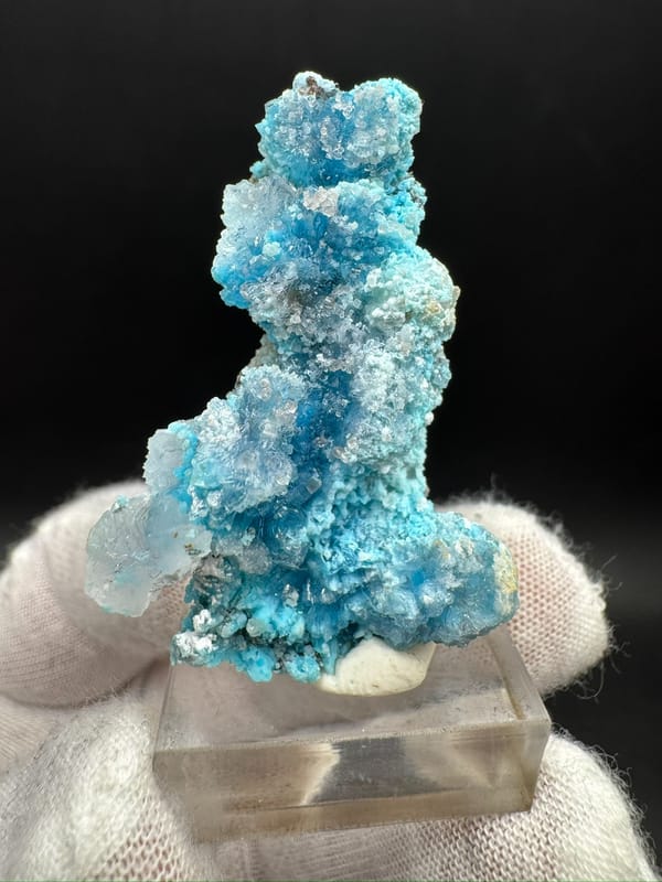 Gypsum from Guizhou, China, individual mineral specimen view 1