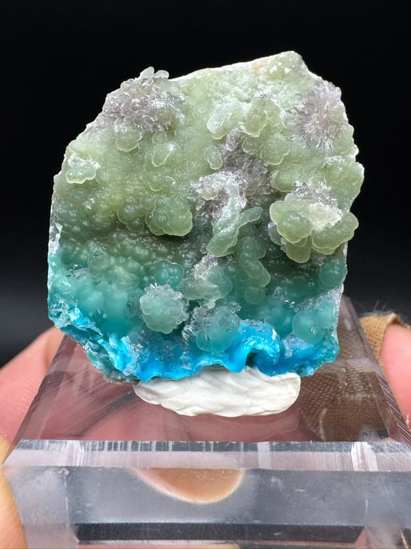 Gibbsite from Qinglong Co., Guizhou, China, individual mineral specimen view 1