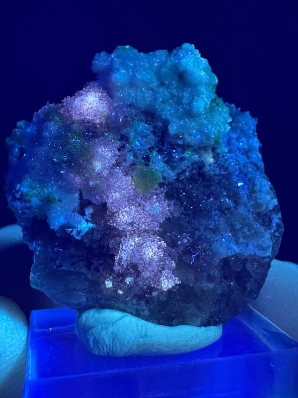 Creedite from Guizhou, China, individual mineral specimen view 2