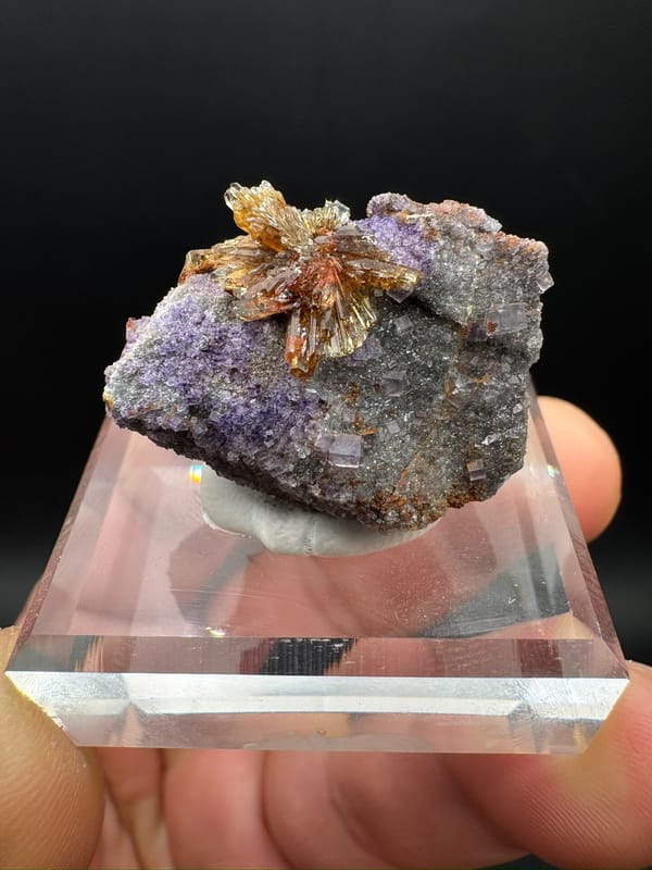 Creedite from Guizhou, China, individual mineral specimen view 1