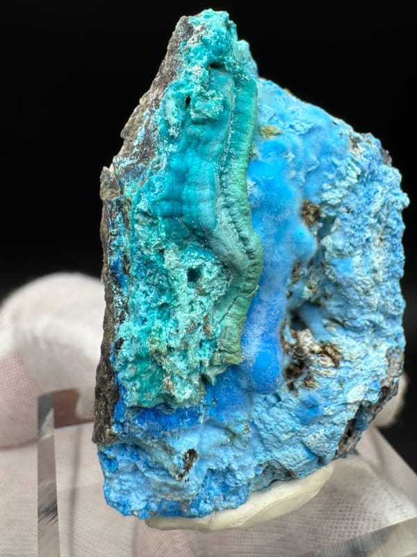 Gibbsite from Guizhou, China, individual mineral specimen view 2