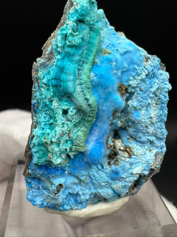 Gibbsite from Guizhou, China, individual mineral specimen view 6