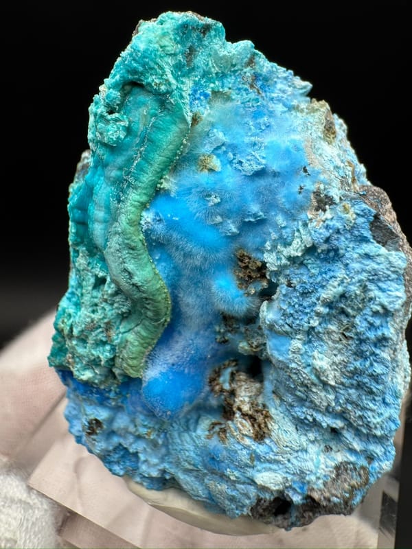 Gibbsite from Guizhou, China, individual mineral specimen view 8
