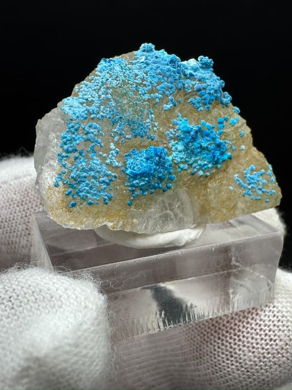 Unidentified blue mineral from Yunnan, China, individual mineral specimen view 1