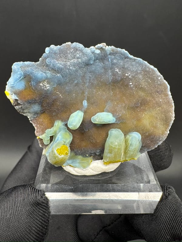 Plumbogummite from Guangxi, China, individual mineral specimen view 1