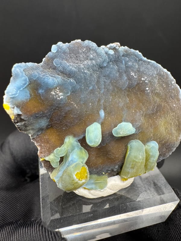 Plumbogummite from Guangxi, China, individual mineral specimen view 2