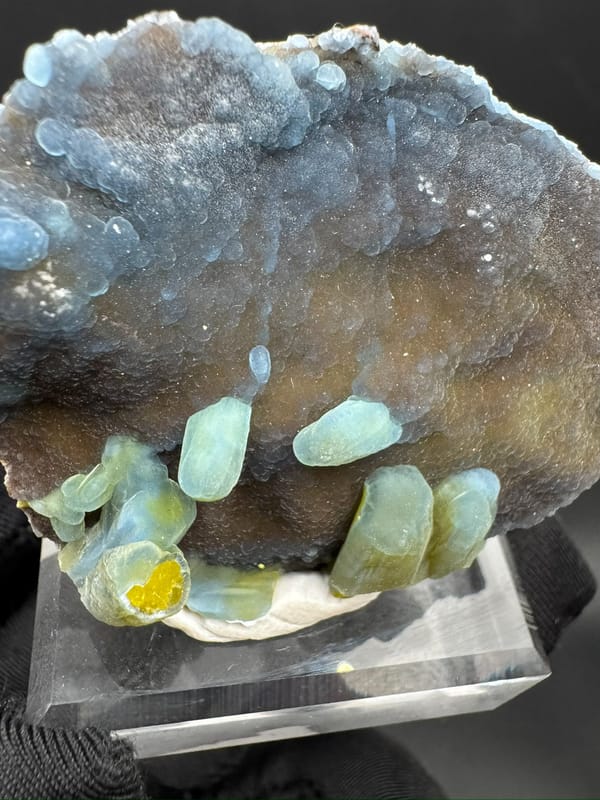 Plumbogummite from Guangxi, China, individual mineral specimen view 6