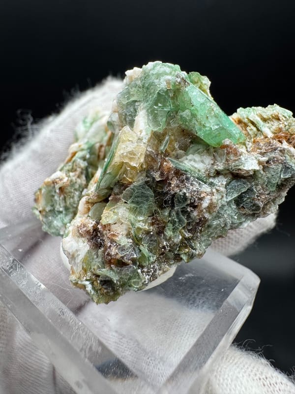 Emerald from Qinling, Shaanxi, China, individual mineral specimen view 2