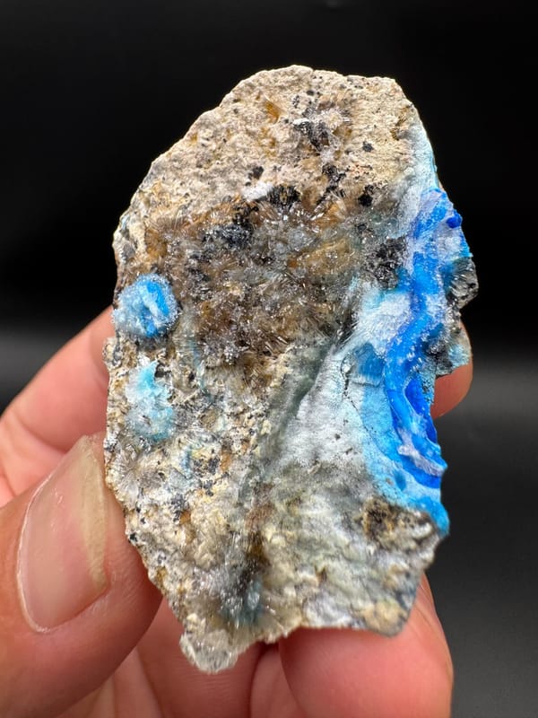 Creedite from Guizhou, China, individual mineral specimen view 1