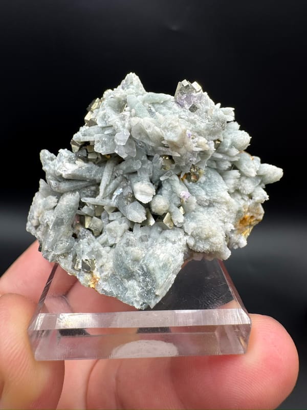Quartz from Shangbao, Hunan, China, individual mineral specimen view 1