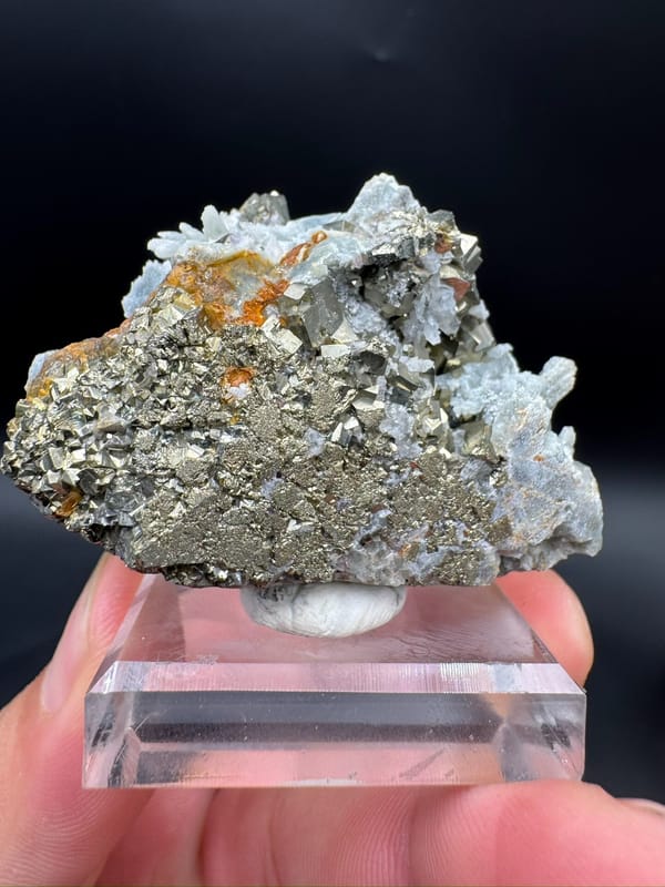 Quartz from Shangbao, Hunan, China, individual mineral specimen view 4